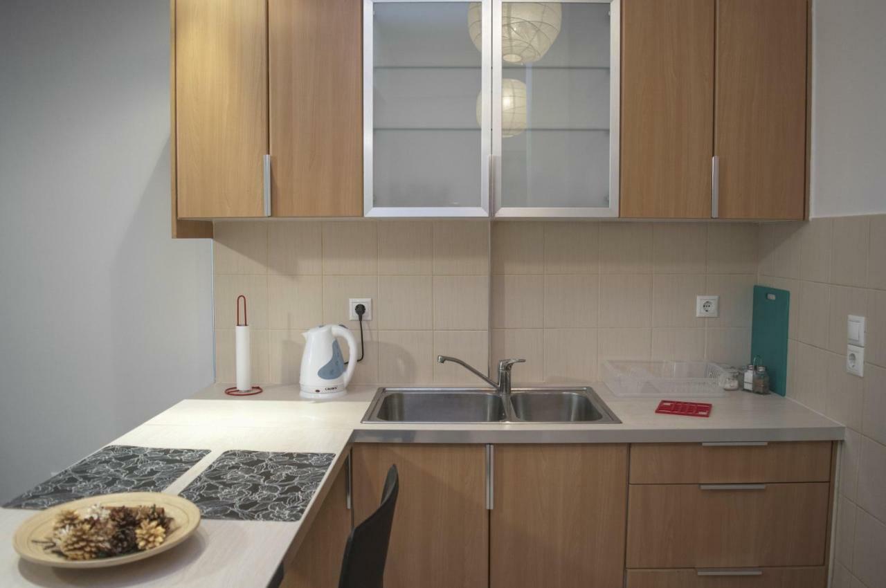 Modern Apartment, Excellent And Vibrant Location!! Афины Экстерьер фото